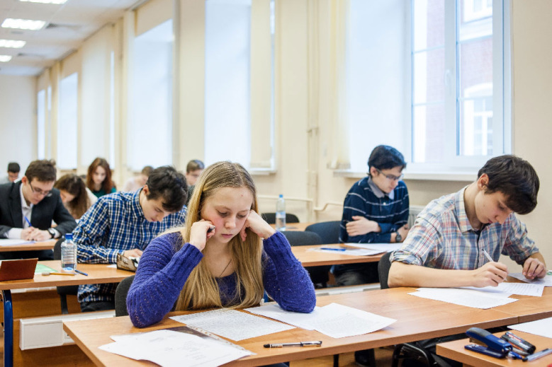 Поступление на платные места: прежняя цена и новые скидки на все время обучения Иллюстрация к новости: Поступление на платные места: прежняя цена и новые скидки на все время обучения